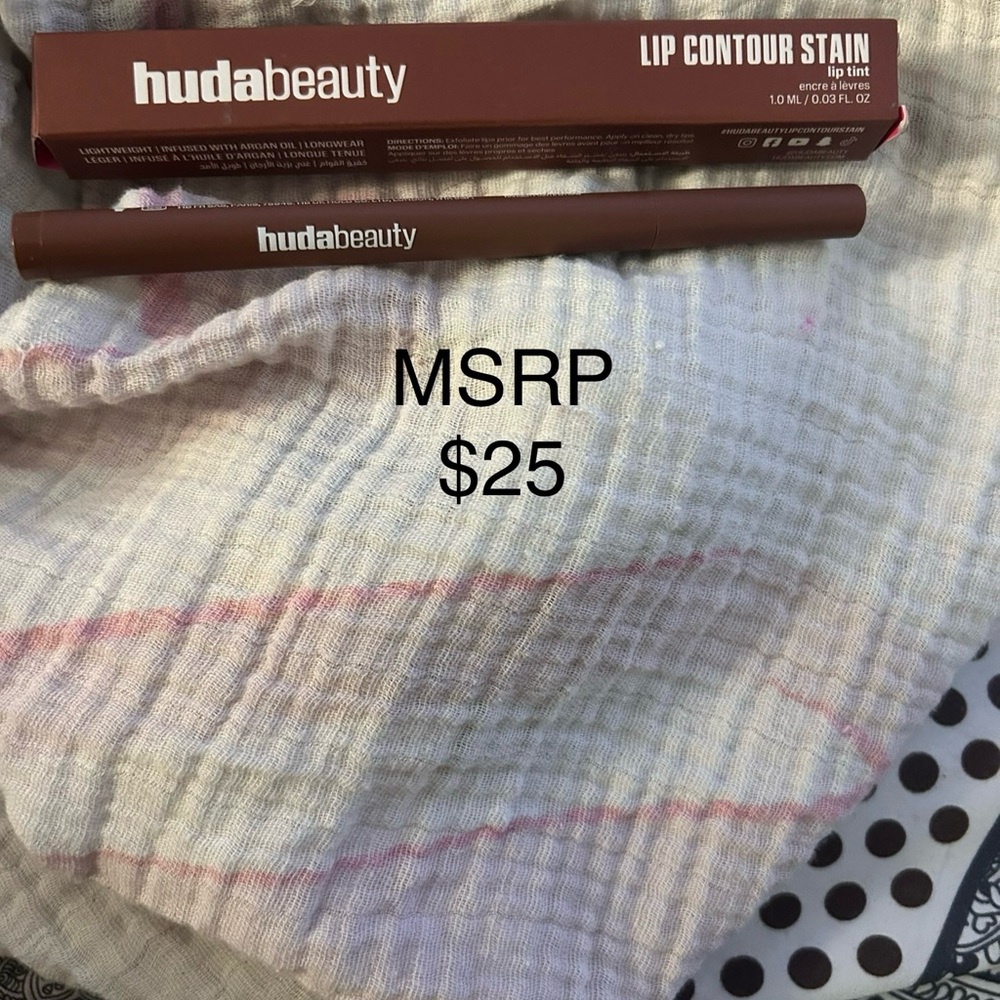 HUDA BEAUTY Lip Contour Stain in Deep Brown
